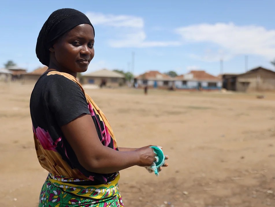 Kenya, African woman washing a dish